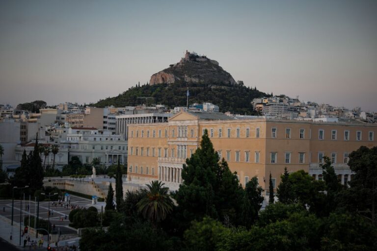 Εντοπίστηκαν ρήγματα στο κτίριο της Βουλής: Καμπανάκι από τους ειδικούς